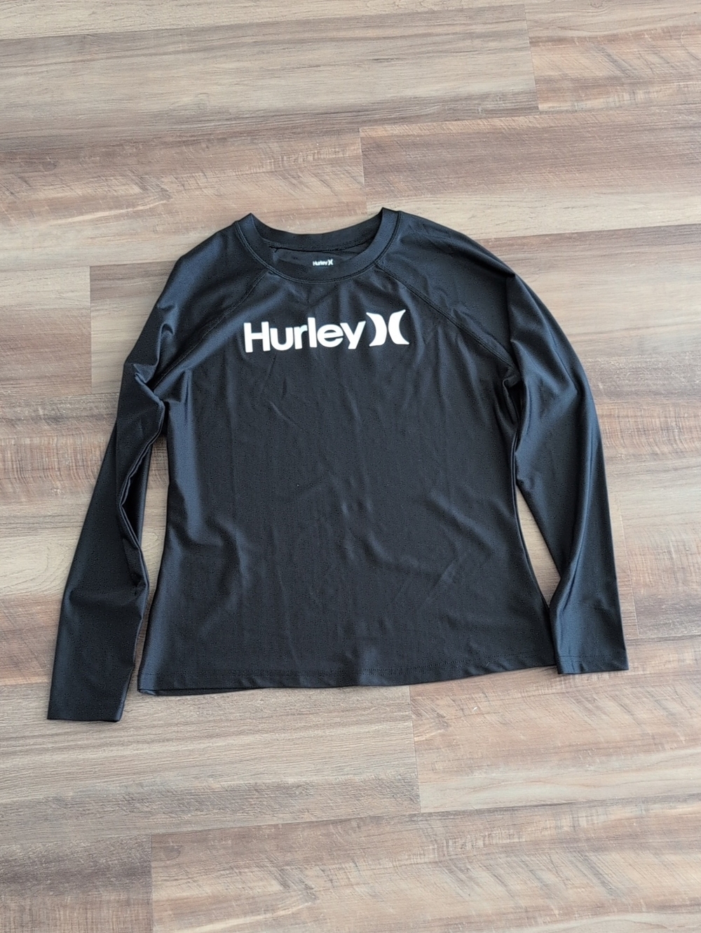 Hurley Women's Long Sleeve Rash Guard, UPF 50+ Sun Protection Swim Shirt